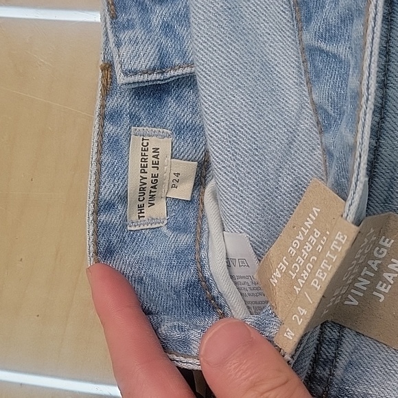 Madewell Petite Curvy Perfect Vintage Jean in Fitzgerald Wash - Picture 9 of 9